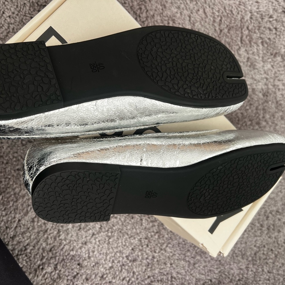 New Silver Raboesy Tabi Flats Size 9 Women’s - Picture 4 of 7